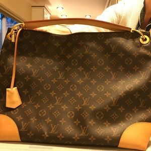 LOUIS VUITTON  BERRI MM , BAG DISCONTINUED MINT